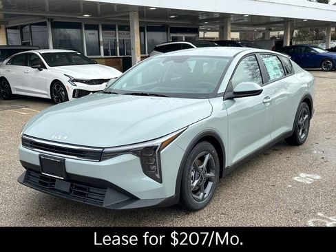 New 2025 Kia K4 LXS image 1