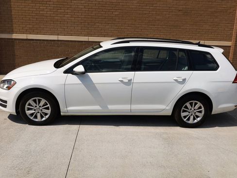 Used 2016 Volkswagen Golf S image 3