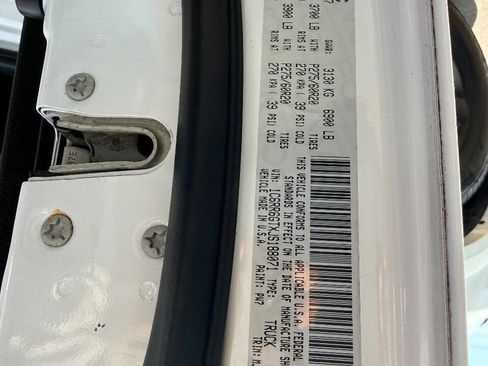 Used 2018 RAM 1500 SLT image 41