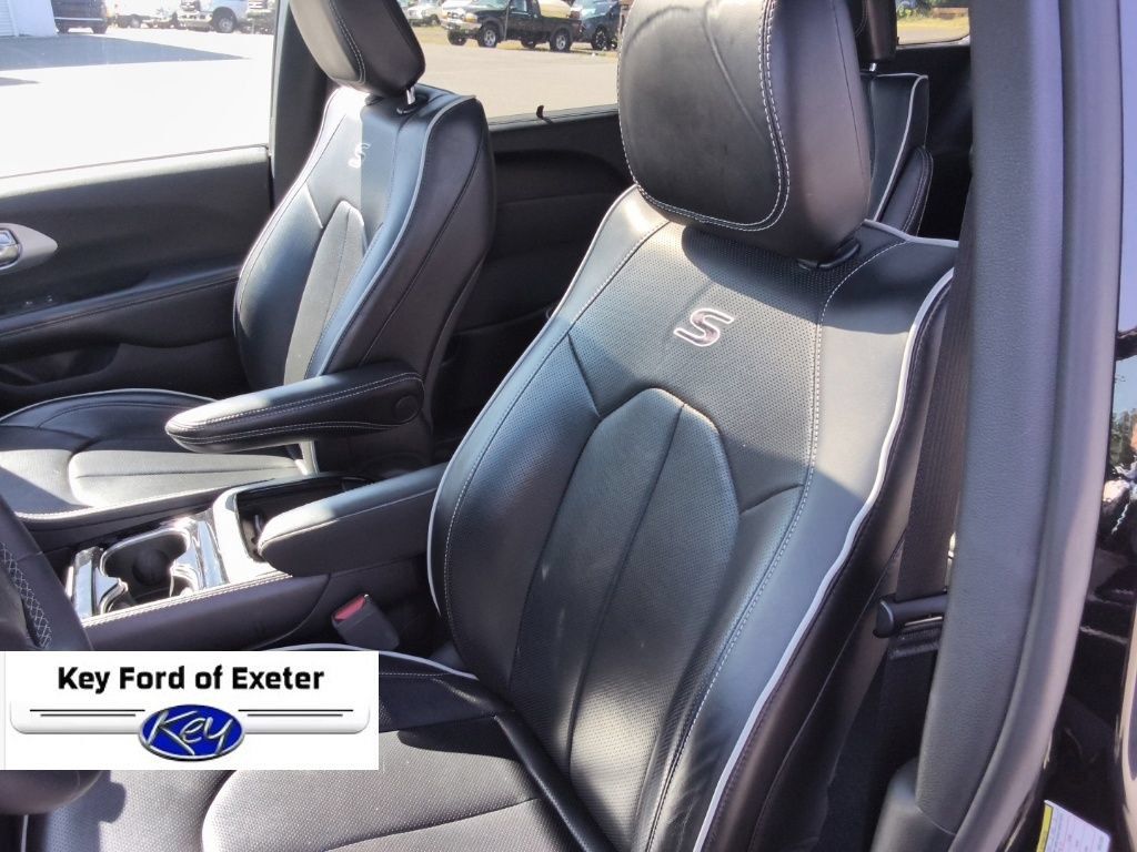 Used 2025 Chrysler Pacifica Limited FWD image 21