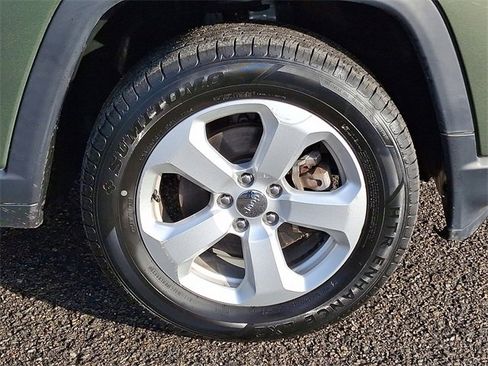 Used 2019 Jeep Compass Latitude w/ Cold Weather Group image 8