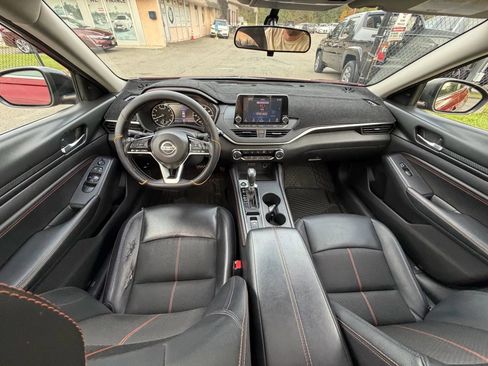 Used 2019 Nissan Altima 2.5 SR w/ SR Premium Package image 22