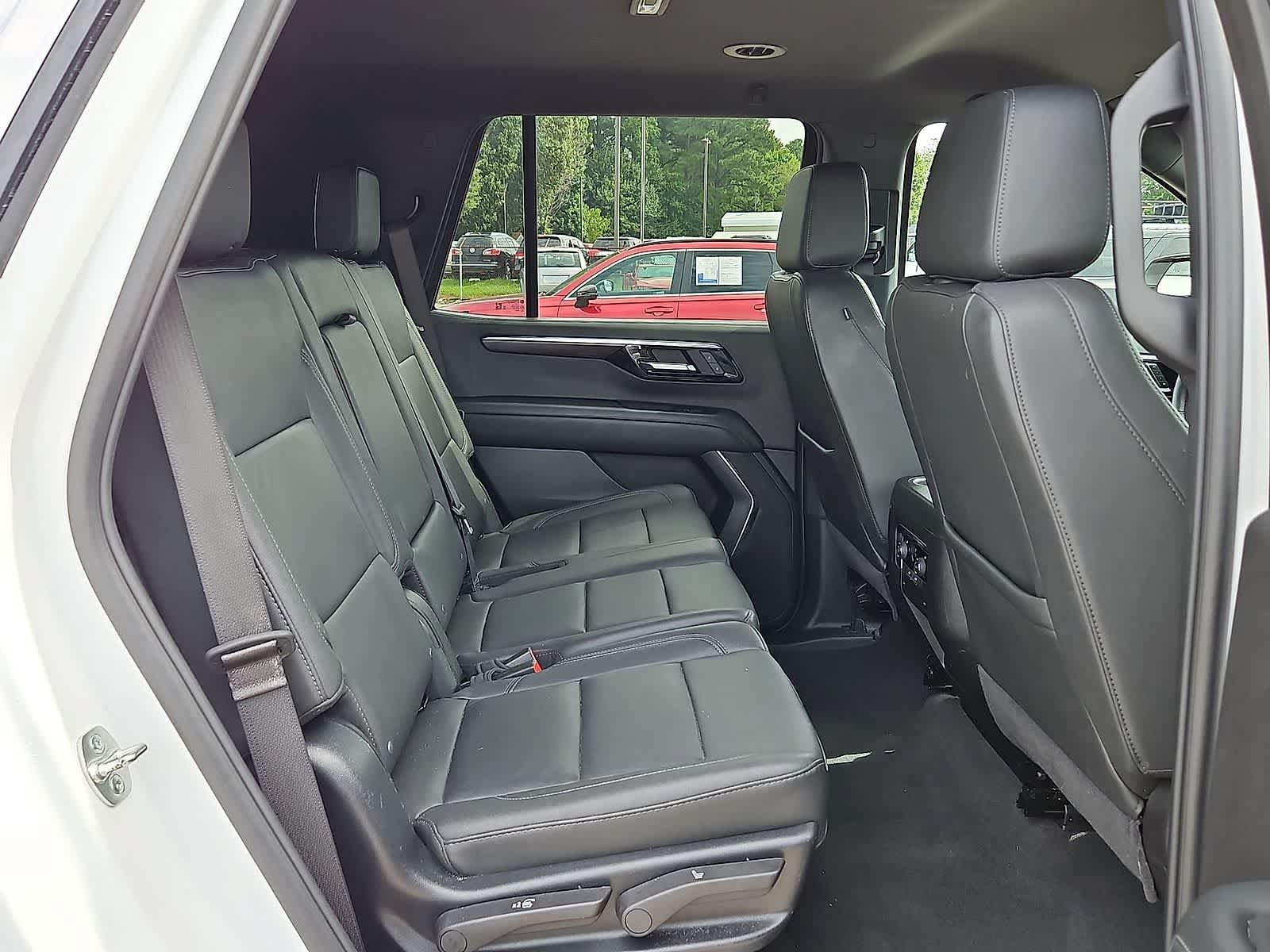 Used 2025 Chevrolet Tahoe LT AWD/4WD image 32