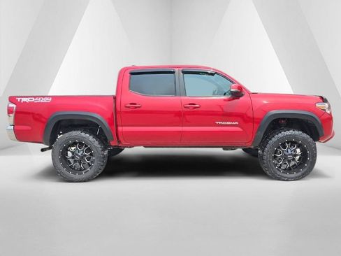 Used 2020 Toyota Tacoma TRD Off-Road AWD/4WD image 4