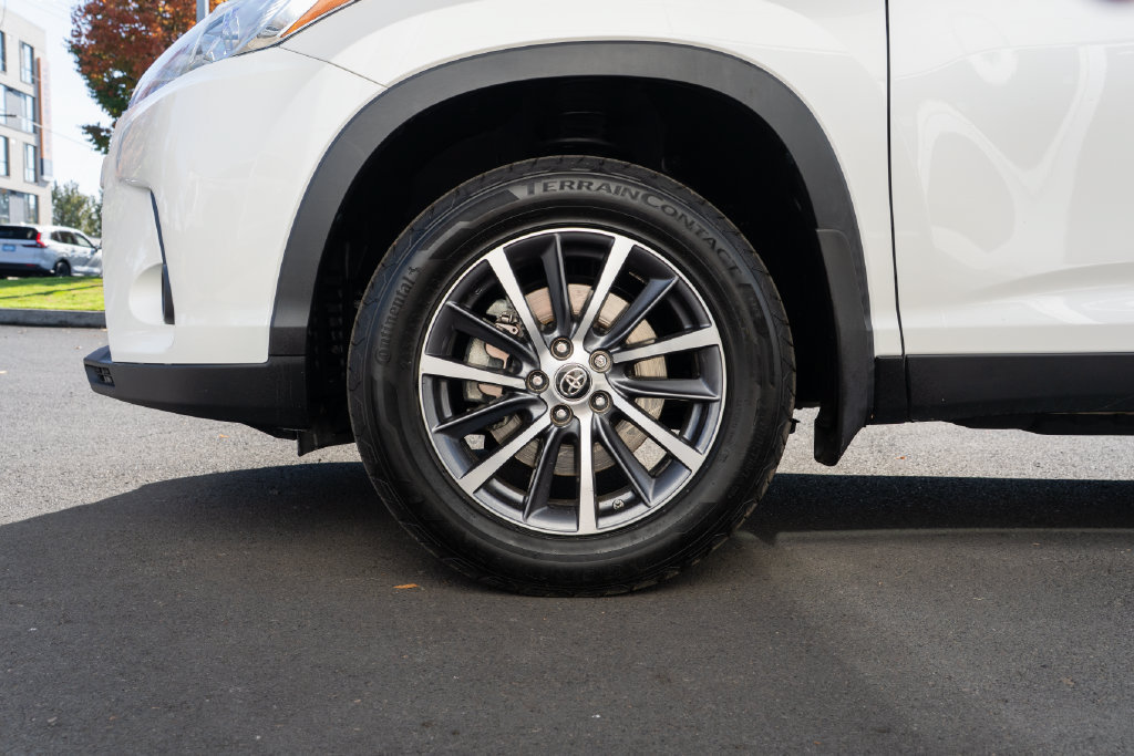 Used 2019 Toyota Highlander XLE AWD/4WD image 7
