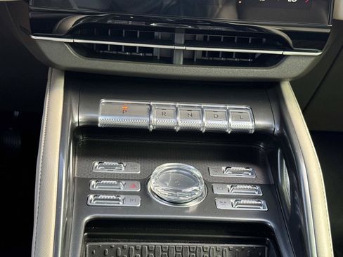 Used 2024 Lincoln Nautilus Premier AWD/4WD image 24