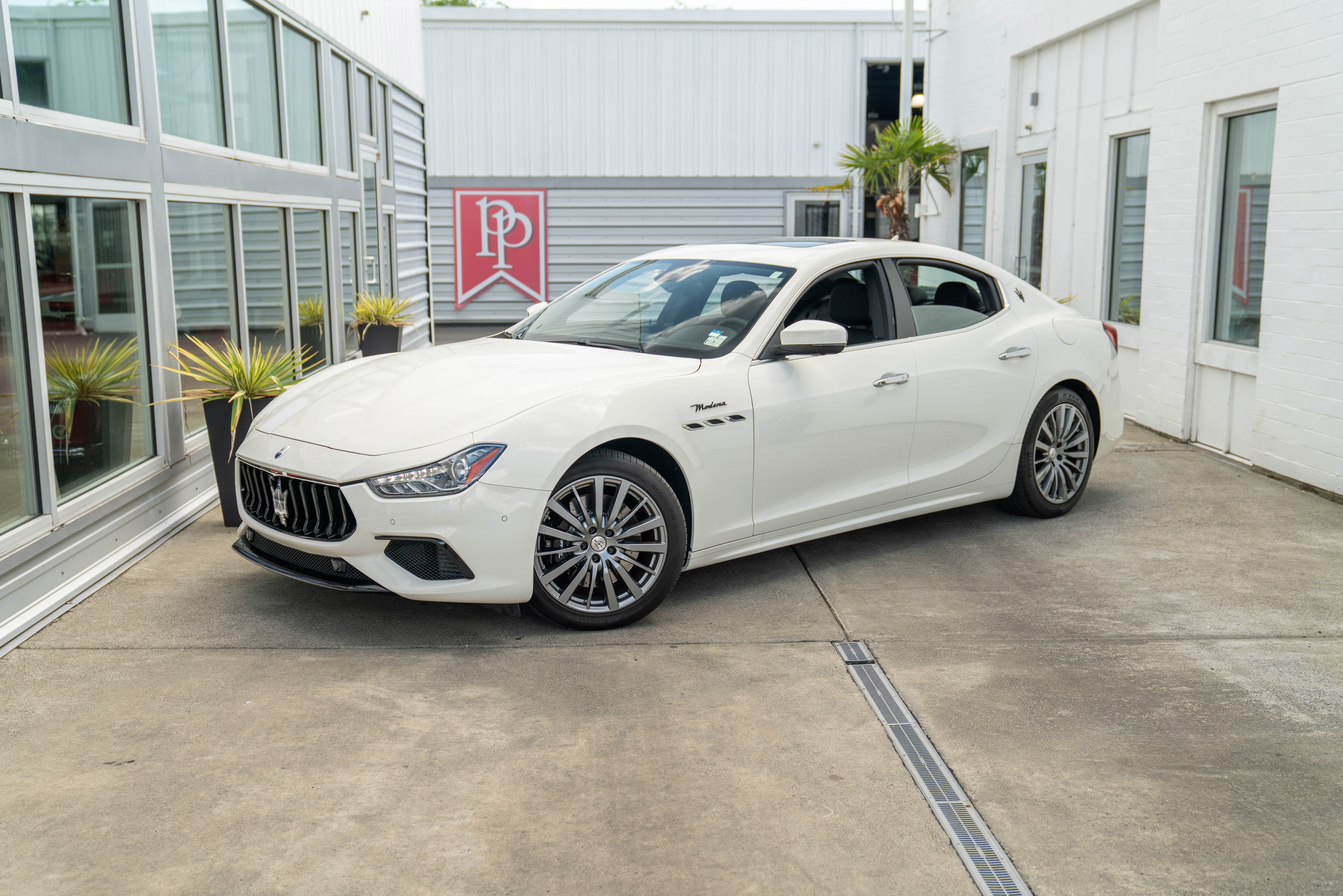 Used 2022 Maserati Ghibli Modena RWD image 2