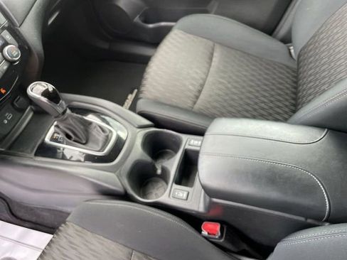 Used 2018 Nissan Rogue SV w/ Premium Package image 14
