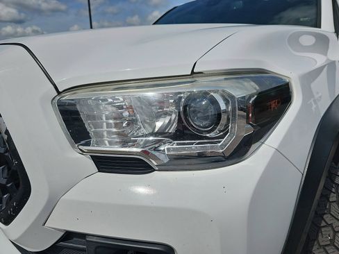 Used 2018 Toyota Tacoma TRD Off-Road AWD/4WD image 29