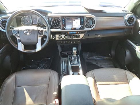 Used 2016 Toyota Tacoma Limited image 9