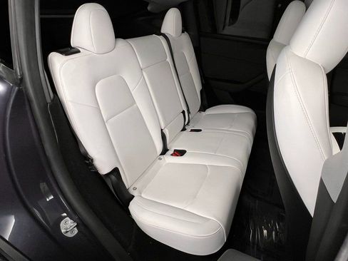 Used 2024 Tesla Model Y Long Range image 10