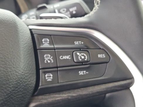 Used 2025 Jeep Grand Cherokee Limited w/ Black Appearance Package AWD/4WD image 36