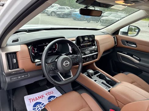 Used 2025 Nissan Pathfinder Platinum w/ Cargo Package FWD image 10