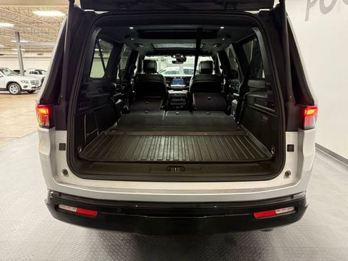 Used 2024 Jeep Wagoneer L Series II AWD/4WD image 25