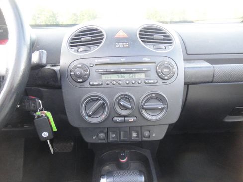 Used 2007 Volkswagen Beetle Triple White Edition image 10