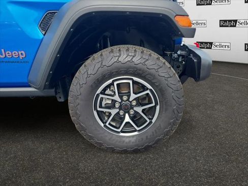 Certified 2025 Jeep Wrangler Unlimited Rubicon w/ Convenience Group AWD/4WD image 14