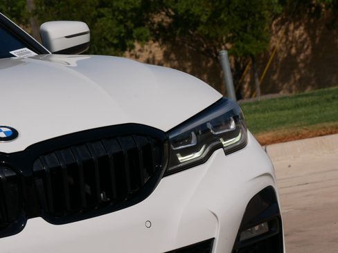 Used 2019 BMW 330i Sedan w/ M Sport Package RWD image 10