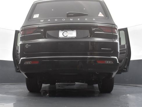 Used 2023 Jeep Wagoneer L Series III w/ Premium Group I image 87