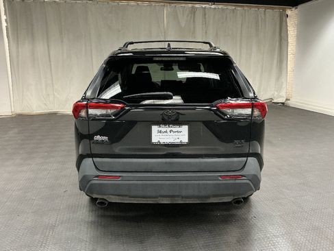 Used 2022 Toyota RAV4 XLE w/ Convenience Package AWD/4WD image 4