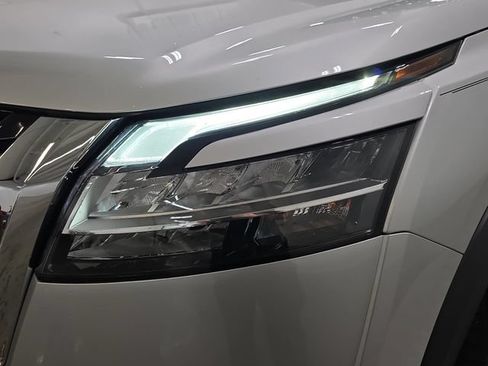 Used 2024 Nissan Pathfinder Platinum w/ Cargo Package AWD/4WD image 29