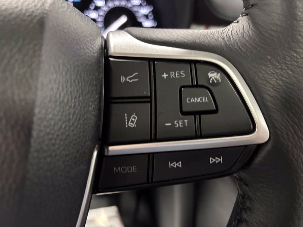Used 2026 Toyota Sienna XLE FWD image 20