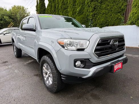 Used 2019 Toyota Tacoma SR5 AWD/4WD image 2