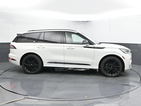 Used 2025 Lincoln Aviator Reserve w/ Luxury Package AWD/4WD image 4
