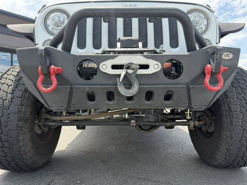 Used 2017 Jeep Wrangler Unlimited Rubicon w/ Connectivity Group AWD/4WD image 13