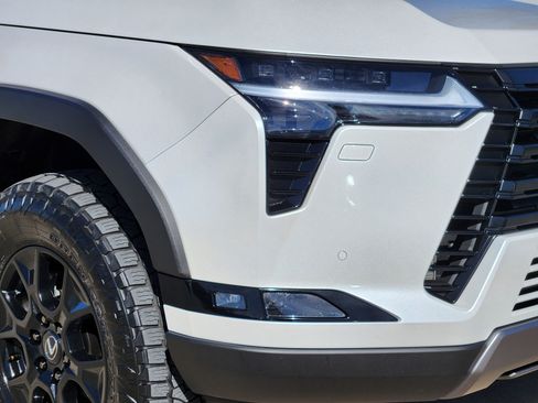 Used 2025 Lexus GX 550 image 6