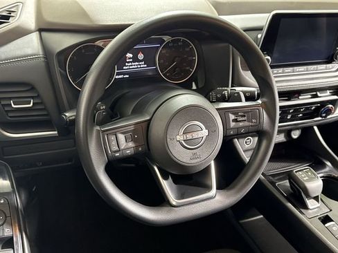 Used 2023 Nissan Rogue S image 21