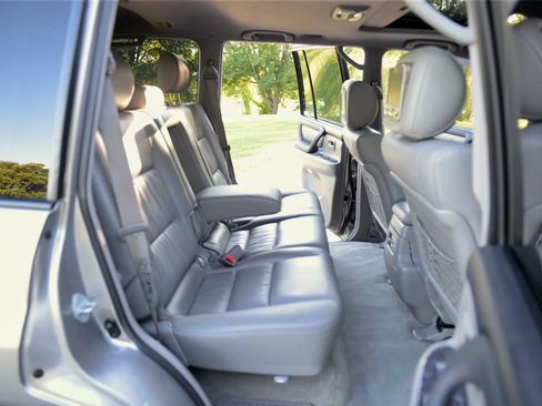 Used 2007 Toyota Land Cruiser AWD/4WD image 71