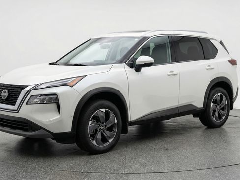 Used 2025 Nissan Rogue SV FWD image 3