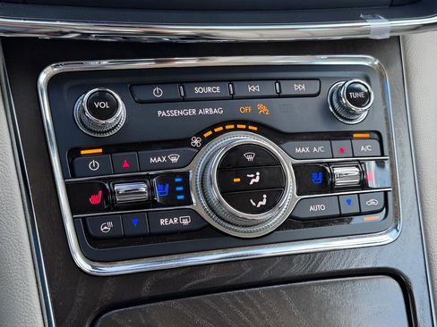 Used 2019 Lincoln Continental Reserve FWD image 19