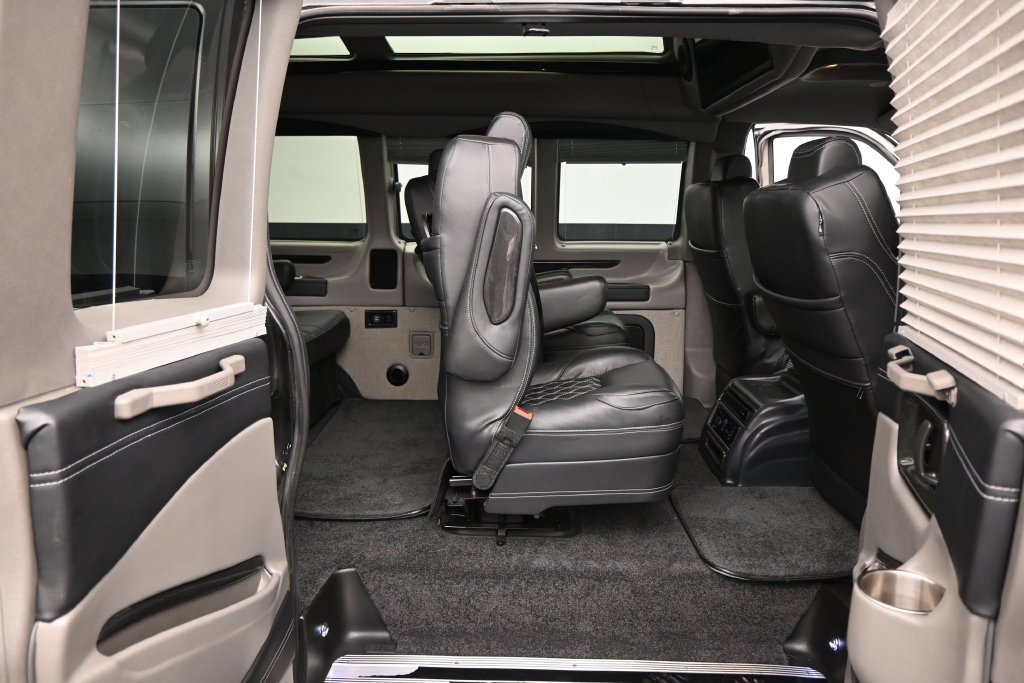 Used 2023 Chevrolet Express 2500 RWD image 34