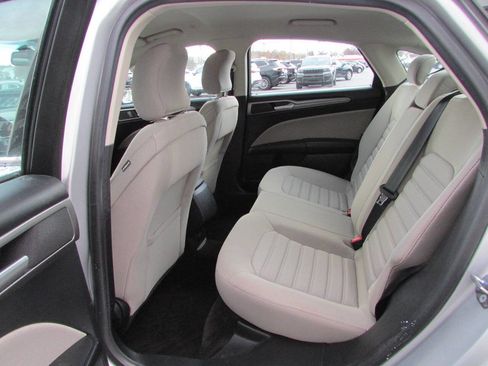 Used 2017 Ford Fusion S image 5