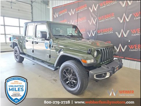 Used 2023 Jeep Gladiator Sport AWD/4WD image 2