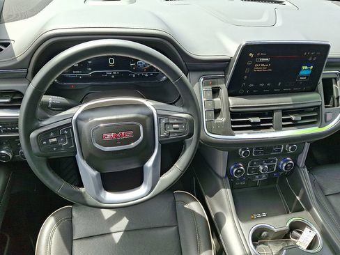 Used 2023 GMC Yukon SLT AWD/4WD image 13