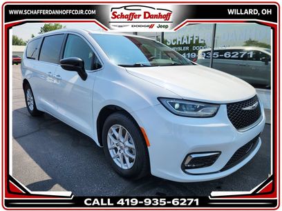 Used 2024 Chrysler Pacifica Touring-L