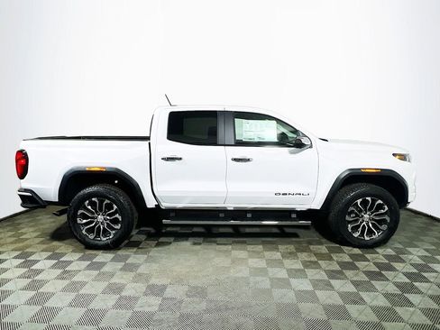 New 2026 GMC Canyon Denali image 8