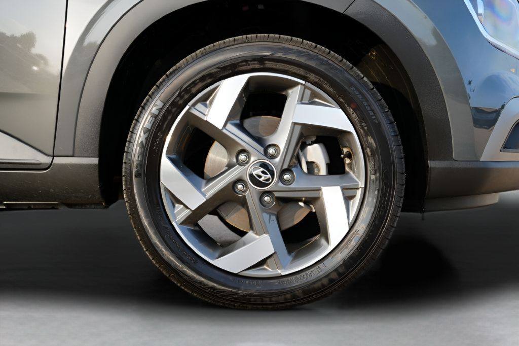 Certified 2026 Hyundai Venue SEL FWD image 9