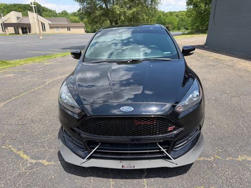 Used 2017 Ford Focus ST FWD image 3