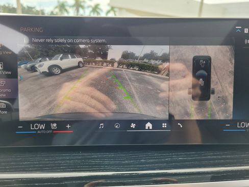 Used 2026 BMW X5 sDrive40i w/ M Sport Package image 25