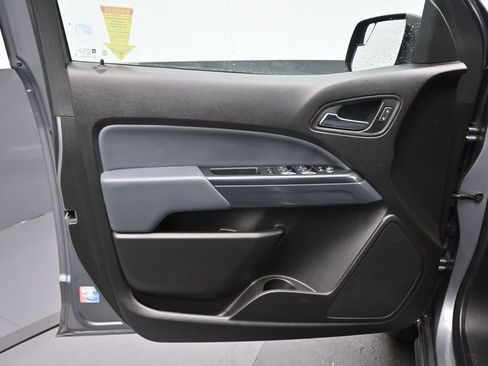Used 2021 Chevrolet Colorado Z71 w/ Safety Package AWD/4WD image 9