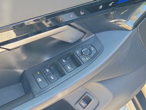 Used 2024 BMW 530i image 19