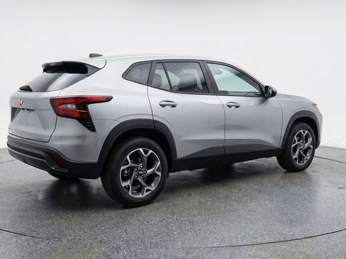 Used 2025 Chevrolet Trax LT image 9