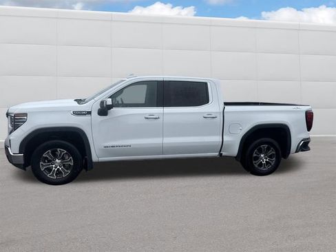 Used 2025 GMC Sierra 1500 SLT image 2