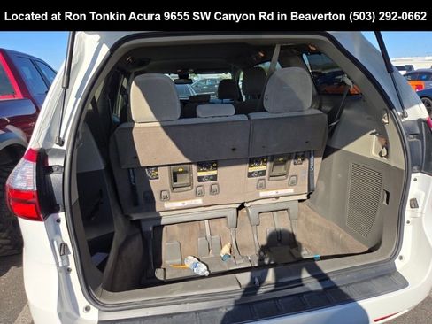 Used 2018 Toyota Sienna LE image 10