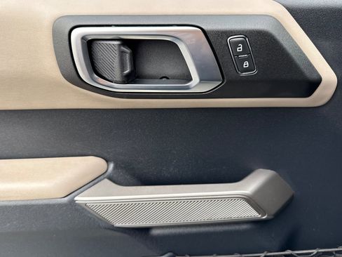 Used 2022 Ford Bronco Wildtrak image 12