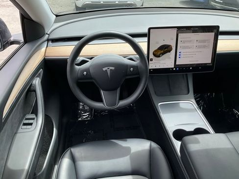 Used 2023 Tesla Model Y 2WD image 37