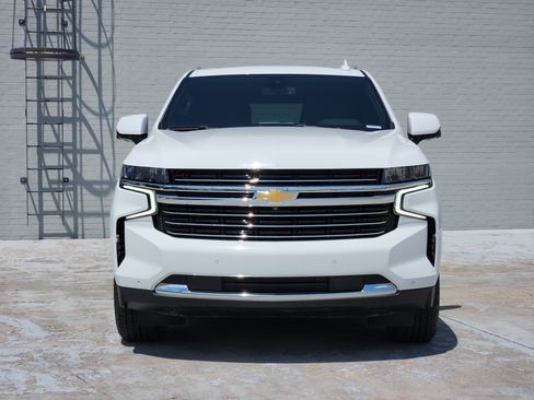 Used 2021 Chevrolet Tahoe LT w/ LT Signature Package AWD/4WD image 3
